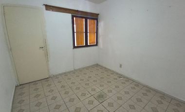 CASA APTA CRED. 4 DORM. B° LOS TAMARINDOS. CHIMBAS