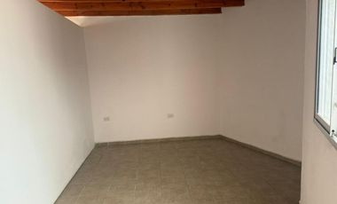 Casa Esquina, Zona Hiper Libertad. Capital