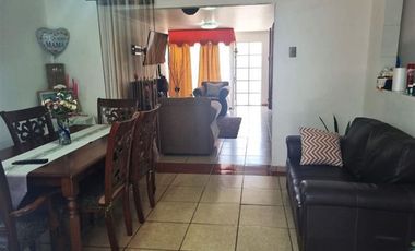 CASA 2 PISOS EN VENTA CONDOMINIO 4 DORM. EN ALTO HOSPICIO