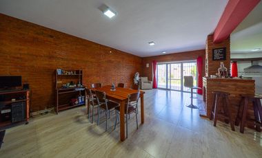 CASA EN VENTA IBARLUCEA 3 DORMITORIOS Y COCHERA