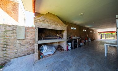 CASA EN VENTA IBARLUCEA 3 DORMITORIOS Y COCHERA