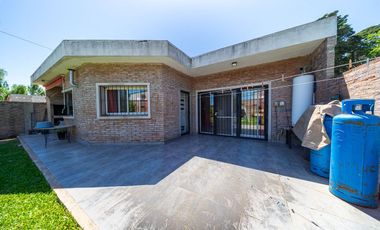 CASA EN VENTA IBARLUCEA 3 DORMITORIOS Y COCHERA
