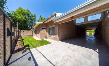 CASA EN VENTA IBARLUCEA 3 DORMITORIOS Y COCHERA