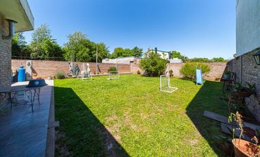 CASA EN VENTA IBARLUCEA 3 DORMITORIOS Y COCHERA