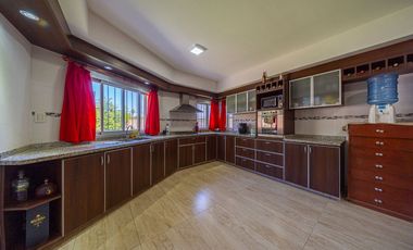 CASA EN VENTA IBARLUCEA 3 DORMITORIOS Y COCHERA