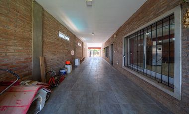 CASA EN VENTA IBARLUCEA 3 DORMITORIOS Y COCHERA