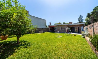 CASA EN VENTA IBARLUCEA 3 DORMITORIOS Y COCHERA