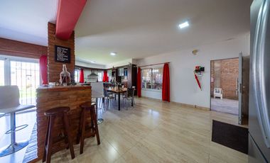 CASA EN VENTA IBARLUCEA 3 DORMITORIOS Y COCHERA