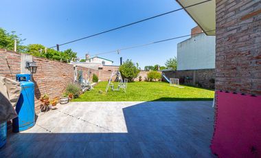 CASA EN VENTA IBARLUCEA 3 DORMITORIOS Y COCHERA