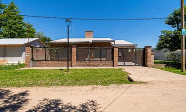 CASA EN VENTA IBARLUCEA 3 DORMITORIOS Y COCHERA