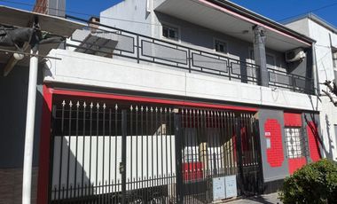 Venta casa con dos viviendas independientes