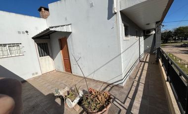 Venta casa con dos viviendas independientes