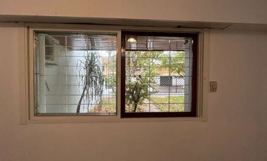 Venta casa en Parque Cisneros  PERMUTA FINANCIA