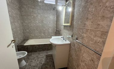Venta casa en Parque Cisneros  PERMUTA FINANCIA