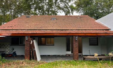 Venta casa en Parque Cisneros  PERMUTA FINANCIA