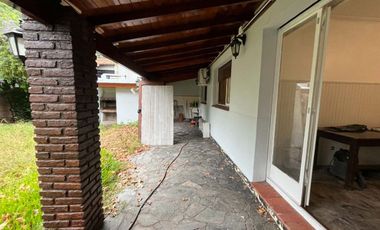 Venta casa en Parque Cisneros  PERMUTA FINANCIA