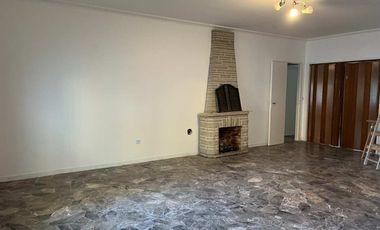 Venta casa en Parque Cisneros  PERMUTA FINANCIA