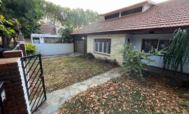 Venta casa en Parque Cisneros  PERMUTA FINANCIA