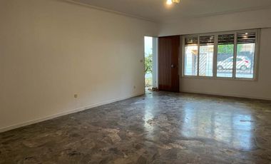 Venta casa en Parque Cisneros  PERMUTA FINANCIA