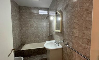 Venta casa en Parque Cisneros  PERMUTA FINANCIA
