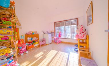 VENTA CASA 5 AMBIENTES VILLA ADELINA