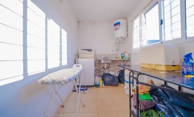 VENTA CASA 5 AMBIENTES VILLA ADELINA