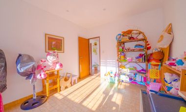 VENTA CASA 5 AMBIENTES VILLA ADELINA