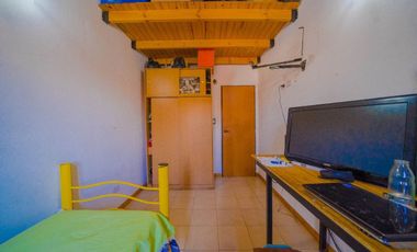 VENTA CASA 5 AMBIENTES VILLA ADELINA