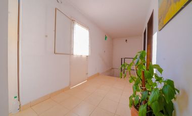 VENTA CASA 5 AMBIENTES VILLA ADELINA
