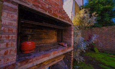 VENTA CASA 5 AMBIENTES VILLA ADELINA