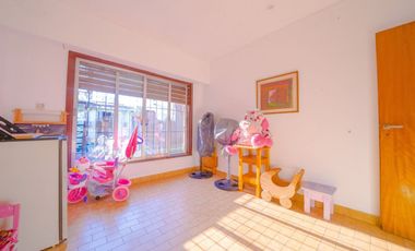 VENTA CASA 5 AMBIENTES VILLA ADELINA