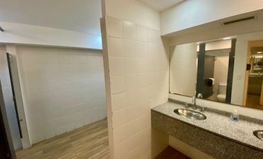 Oficina AAA alquiler Retiro con cochera