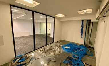 Oficina AAA alquiler Retiro con cochera