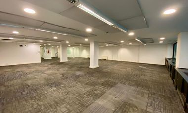 Oficina AAA alquiler Retiro con cochera