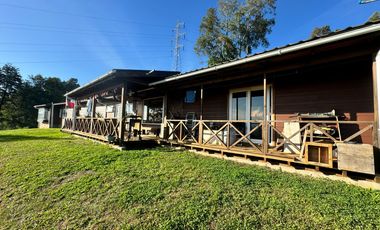 HERMOSA CASA CON TINAJA Y DOMO CAMINO ANTILHUE