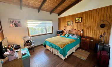 HERMOSA CASA CON TINAJA Y DOMO CAMINO ANTILHUE