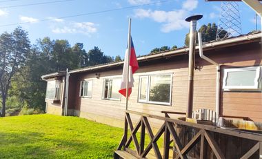 HERMOSA CASA CON TINAJA Y DOMO CAMINO ANTILHUE