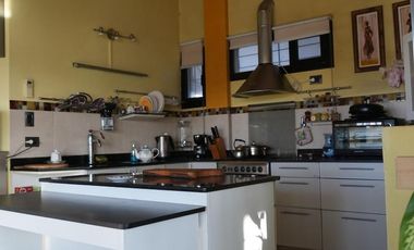 VENTA EDIFICIO COMERCIAL CON DEPARTAMENTO Y DEPÓSITO, NEUQUÉN CAPITAL