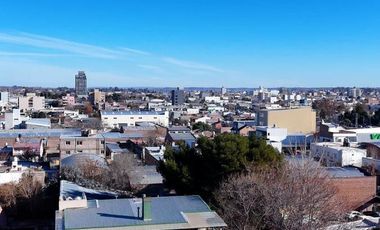 VENTA EDIFICIO COMERCIAL CON DEPARTAMENTO Y DEPÓSITO, NEUQUÉN CAPITAL