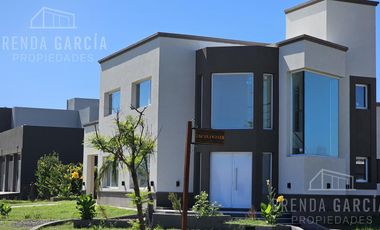 Casa Desde El Pozo En Venta - Colón