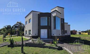 Casa Desde El Pozo En Venta - Colón