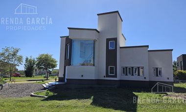 Casa Desde El Pozo En Venta - Colón