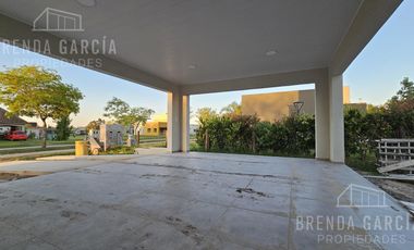 Casa Desde El Pozo En Venta - Colón