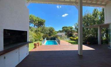 Cod 429 - VENTA / Avutarda entre Nogal y Mimbre - a 1 cuadra de la playa!!