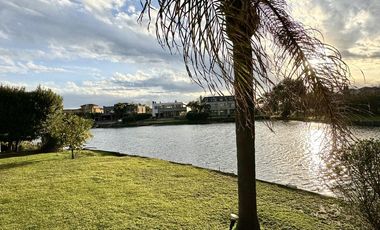 Sobre la laguna - Alquiler 4 dormitorios - La Isla Nordelta - Posibilidad amoblado.