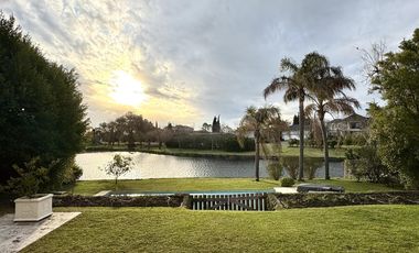 Sobre la laguna - Alquiler 4 dormitorios - La Isla Nordelta - Posibilidad amoblado.