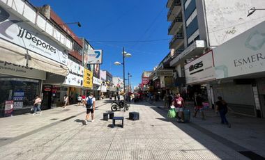 Excelente Local en peatonal - Lomas De Zamora