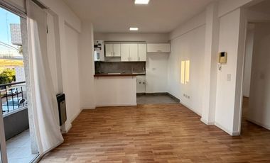 Departamento 2 ambientes en alquiler con cochera, Tigre centro