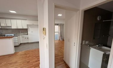 Departamento 2 ambientes en alquiler con cochera, Tigre centro