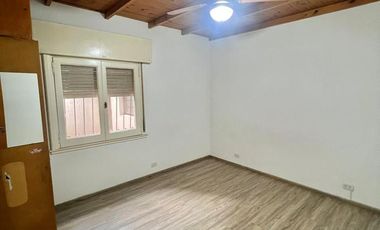 Casa en  ADROGUE EN EXCELENTE UBICACION
